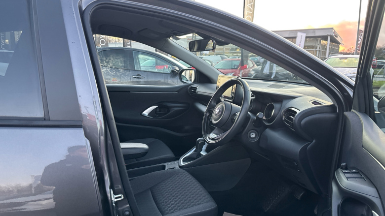 Toyota Yaris 1.5 Hybrid Design 5dr CVT Hybrid Hatchback